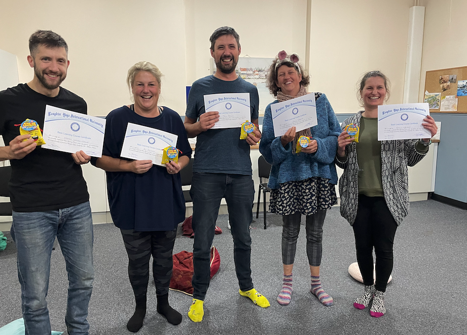 Formación de líderes de yoga de la risa